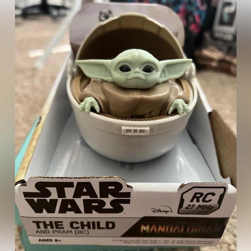 BNIB The Child And Pram RC, Star Wars Baby Yoda.